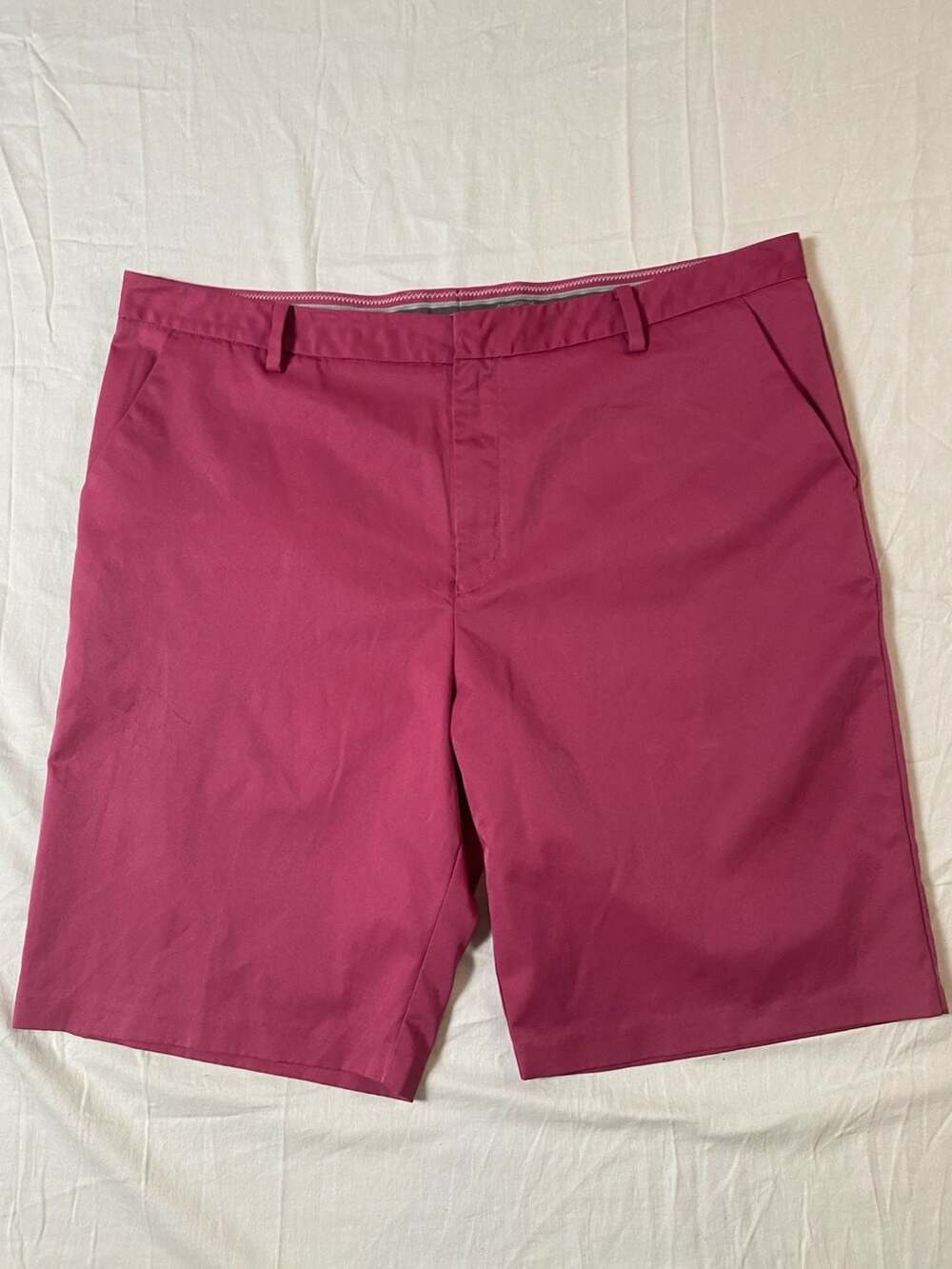 Ashworth Men's Polyester Golf Shorts Size 40W Magenta Pink Flat Front (1199)